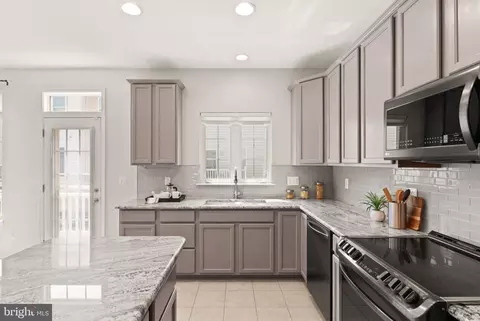 Kitchen - 7015 Trek Way, Gainesville, VA 20155 photo 3 of 4