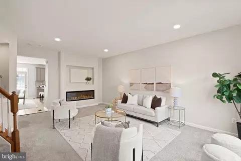 Living - 7015 Trek Way, Gainesville, VA 20155 photo 4 of 4