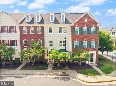 7015 Trek Way, Gainesville, VA 20155