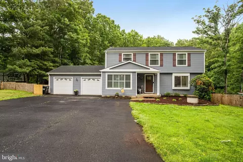 8005 Gracie Dr, Manassas, VA 20112