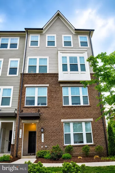 2303 Stephanie Tessa Ln, Woodbridge, VA 22191