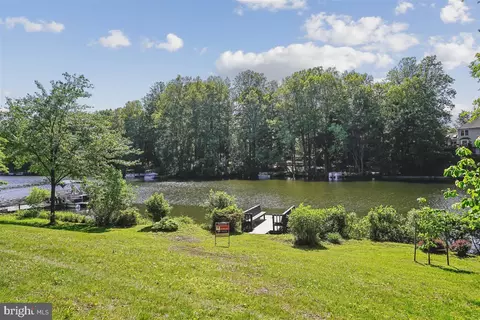 15348 Edgehill Dr, Dumfries, VA 22025 photo 4