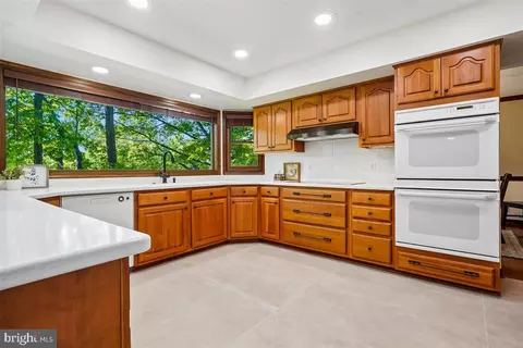 15348 Edgehill Dr, Dumfries, VA 22025 photo 9