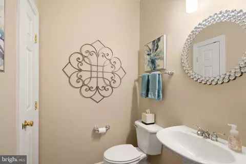 Bath - 5634 Lick River Ln, Gainesville, VA 20155 photo 1 of 7