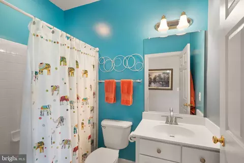 Bath - 5634 Lick River Ln, Gainesville, VA 20155 photo 6 of 7