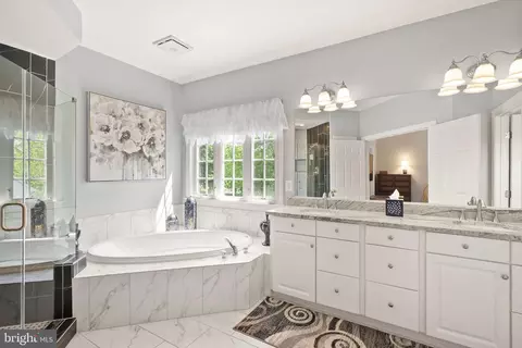 Bath - 5634 Lick River Ln, Gainesville, VA 20155 photo 2 of 7