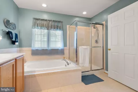 Bath - 14193 Clatterbuck Loop, Gainesville, VA 20155 photo 3 of 6