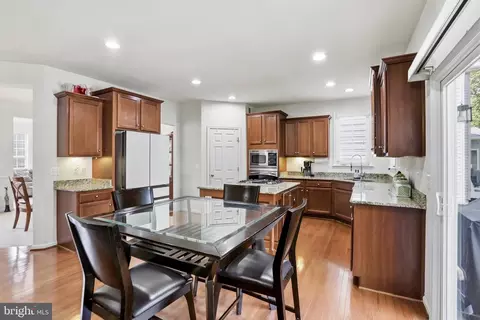 Kitchen - 15208 Santander Dr, Gainesville, VA 20155 photo 2 of 4