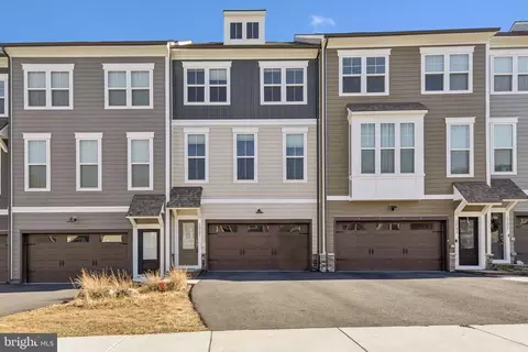 1697 Beech Leaf St, Dumfries, VA 22026
