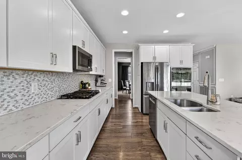 Kitchen - 12160 Aster Rd, Bristow, VA 20136 photo 6 of 8