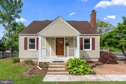 13406 Woodbridge St, Woodbridge, VA 22191