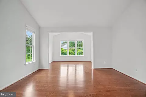 Living - 6877 Saddle Run Way, Gainesville, VA 20155 photo 3 of 3