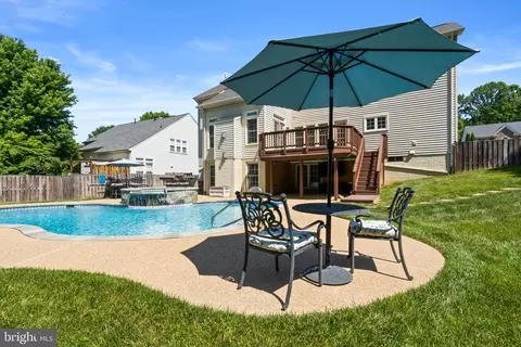 Exterior - 12923 Champlain Dr, Manassas, VA 20112 photo 21 of 34