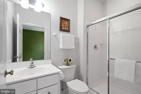 Bath - 12923 Champlain Dr, Manassas, VA 20112 photo 7 of 15