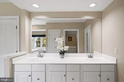 Bath - 12923 Champlain Dr, Manassas, VA 20112 photo 5 of 15