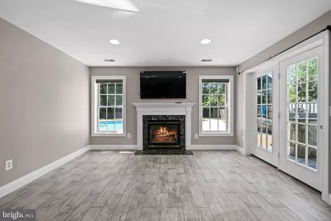 Living - 12923 Champlain Dr, Manassas, VA 20112 photo 18 of 18