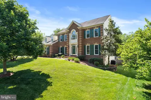 Exterior - 12923 Champlain Dr, Manassas, VA 20112 photo 7 of 34