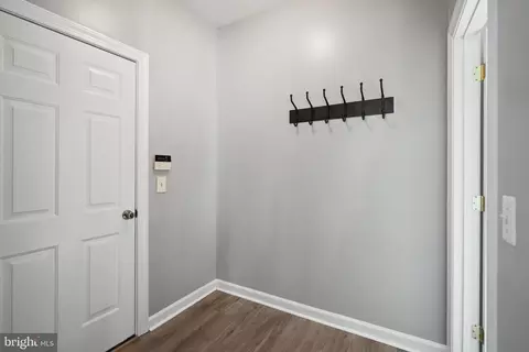 Entry Way - 12923 Champlain Dr, Manassas, VA 20112 photo 7 of 14
