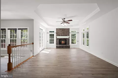 Living - 12923 Champlain Dr, Manassas, VA 20112 photo 3 of 18