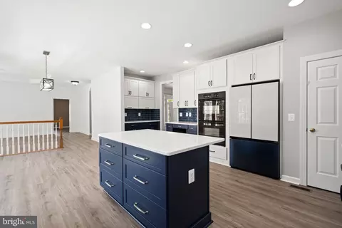 Kitchen - 12923 Champlain Dr, Manassas, VA 20112 photo 8 of 15