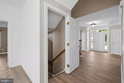 Entry Way - 12923 Champlain Dr, Manassas, VA 20112 photo 12 of 14