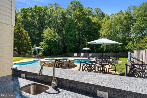 Exterior - 12923 Champlain Dr, Manassas, VA 20112 photo 24 of 34