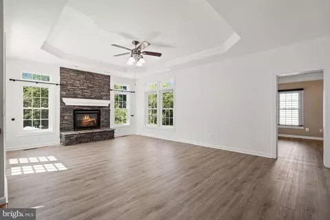 Living - 12923 Champlain Dr, Manassas, VA 20112 photo 5 of 18
