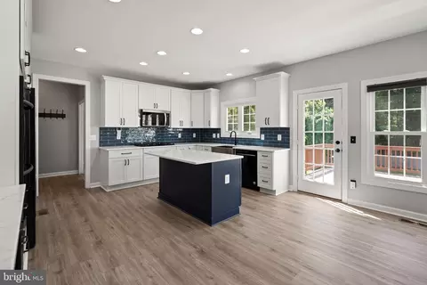 Kitchen - 12923 Champlain Dr, Manassas, VA 20112 photo 6 of 15