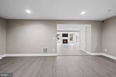 Living - 12923 Champlain Dr, Manassas, VA 20112 photo 15 of 18