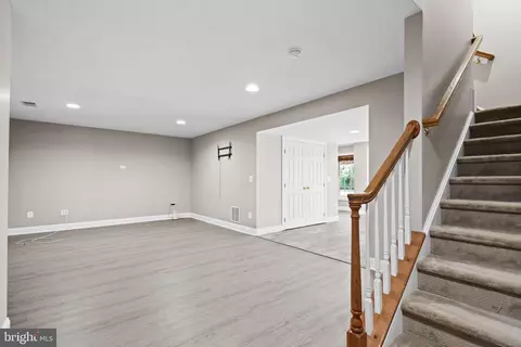Living - 12923 Champlain Dr, Manassas, VA 20112 photo 11 of 18