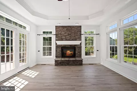 Living - 12923 Champlain Dr, Manassas, VA 20112 photo 8 of 18