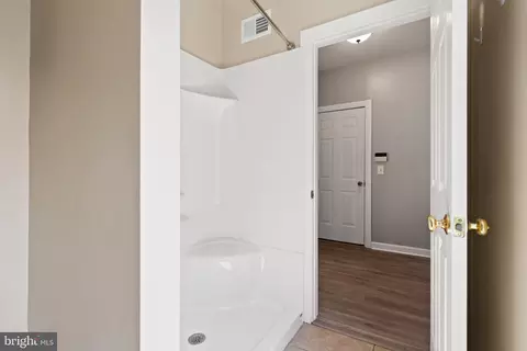 Entry Way - 12923 Champlain Dr, Manassas, VA 20112 photo 8 of 14