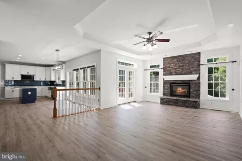 Living - 12923 Champlain Dr, Manassas, VA 20112 photo 4 of 18