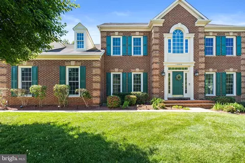 Exterior - 12923 Champlain Dr, Manassas, VA 20112 photo 8 of 34