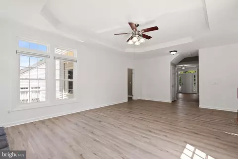 Living - 12923 Champlain Dr, Manassas, VA 20112 photo 6 of 18