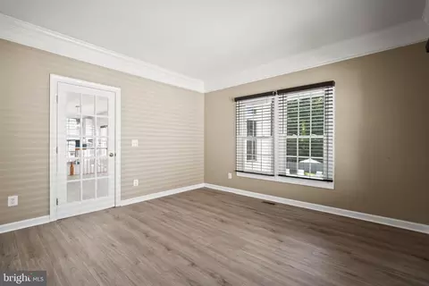 Living - 12923 Champlain Dr, Manassas, VA 20112 photo 9 of 18
