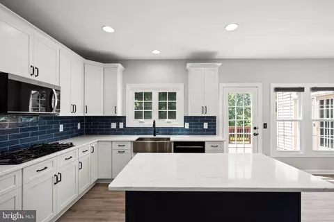 Kitchen - 12923 Champlain Dr, Manassas, VA 20112 photo 13 of 15