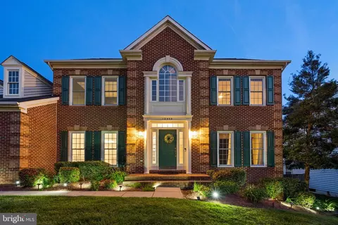 Exterior - 12923 Champlain Dr, Manassas, VA 20112 photo 3 of 34
