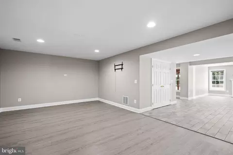 Living - 12923 Champlain Dr, Manassas, VA 20112 photo 12 of 18