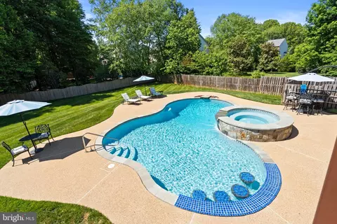 Exterior - 12923 Champlain Dr, Manassas, VA 20112 photo 11 of 34