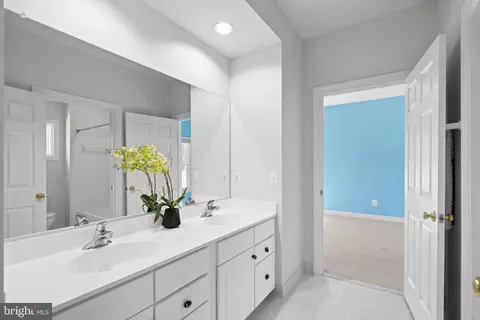 Bath - 12923 Champlain Dr, Manassas, VA 20112 photo 10 of 15