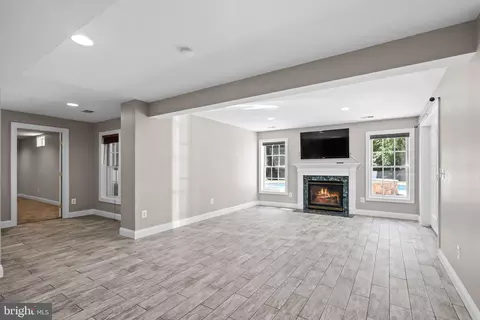 Living - 12923 Champlain Dr, Manassas, VA 20112 photo 17 of 18