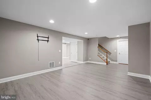 Living - 12923 Champlain Dr, Manassas, VA 20112 photo 13 of 18