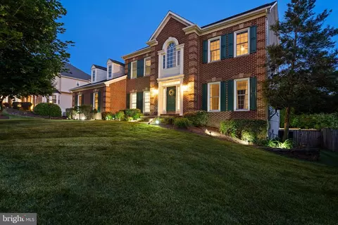 Exterior - 12923 Champlain Dr, Manassas, VA 20112 photo 2 of 34