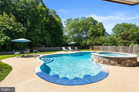 Exterior - 12923 Champlain Dr, Manassas, VA 20112 photo 12 of 34