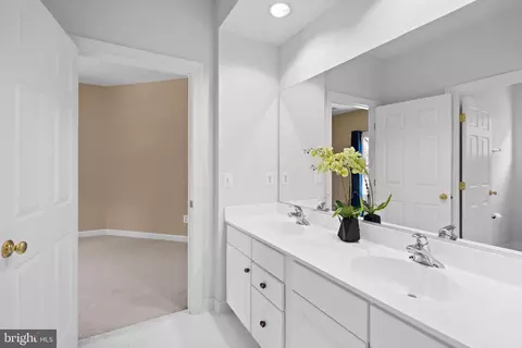 Bath - 12923 Champlain Dr, Manassas, VA 20112 photo 11 of 15
