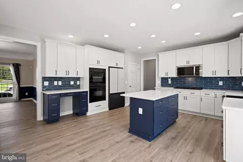 Kitchen - 12923 Champlain Dr, Manassas, VA 20112 photo 5 of 15