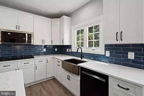 Kitchen - 12923 Champlain Dr, Manassas, VA 20112 photo 10 of 15