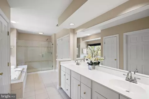 Bath - 12923 Champlain Dr, Manassas, VA 20112 photo 6 of 15