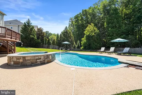 Exterior - 12923 Champlain Dr, Manassas, VA 20112 photo 17 of 34